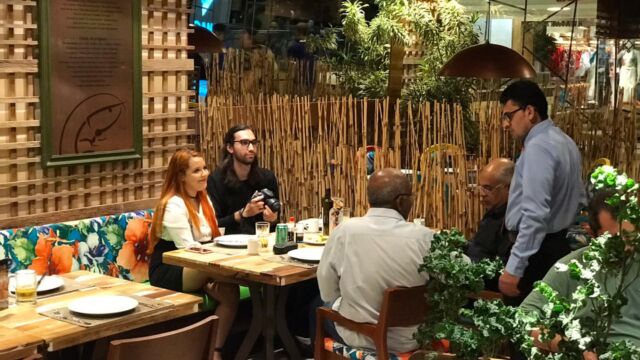 Ambiente do restaurante Camarada Camarão - Foto: Ale Lontra