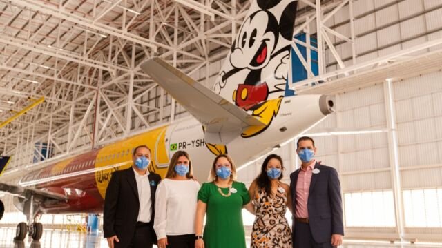 O time Disney composto por Luiz Araújo, Ana Locatelli, Cinthia Douglas, Barbara Modenesi e Angel Sarria