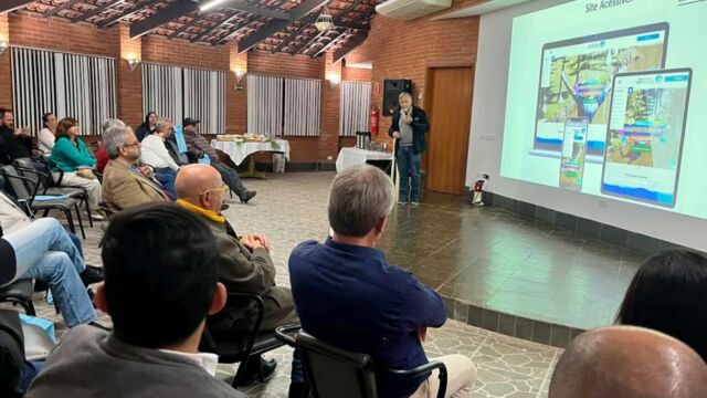 Prefeitos da região do Vale do Ribeira em palestra com José Fernandes Franco, diretor geral da Rede dos Sonhos - Foto: Arquivo Rede dos Sonhos/Divulgação